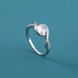 Detailed macro view of the silver twisted band ring with sparkling round zircon stone