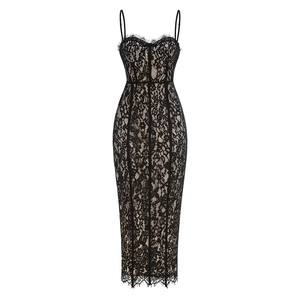 Dettaglio vestito midi in pizzo nero con ricami floreali delicati e bordo in pizzo ciglia