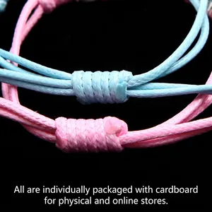 Minimalistische verstellbare gewebte Armbänder in Hellblau und Rosa mit festen Knoten