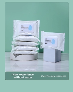 Detail of QianHui down jacket cleaning wipes in 12-piece pack with easy-to-use lid