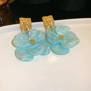Orecchini retrò a forma di fiore blu con quadrati dorati e petali strutturati