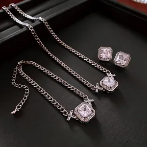 Collier Bracelet Boucles Oreilles Pendentif Zircon Carré Cuivre Avec Design Croix Couleur Argent Bijoux Mode Pour Femmes