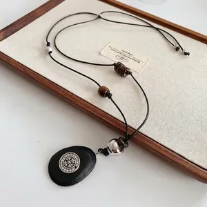 Collier Pendentif Ovale En Bois Résine Bohème Ethnique Alliage Sculpté Strass Longue Chaîne De Pull Réglable Rétro Pour Femmes
