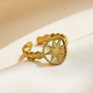 Anillo ajustable de acero inoxidable dorado con motivo de estrella polar sobre satén