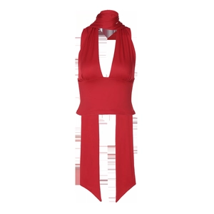Détail du haut rouge dos nu ajusté avec design unique de col écharpe enveloppant