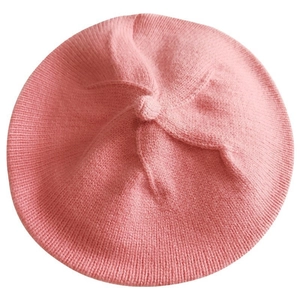 Béret en tricot rose pour tout-petits avec texture douce et détail de tige classique