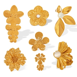 Set of 18K gold-plated stainless steel flower earrings with pearls and tiger eye accents