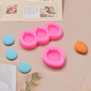 Pink silicone strawberry mold set for DIY cake decoration and chocolate baking