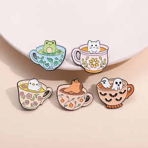 Épingles En Émail Animaux Tasse De Thé Dessin Animé Broche En Alliage De Zinc Badge Kawaii Capybara Grenouille Chat Fantôme