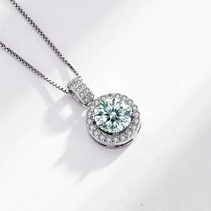 Elegant S925 sterling silver moissanite halo pendant necklace with geometric chain
