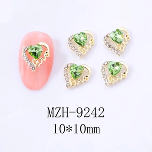 Details von 10x10mm Herz-Nagelanhänger mit grünem Kristall und Love-Schriftzug