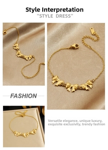 Détail du bracelet en acier doré avec nœuds mats, chaîne réglable et fermoir mousqueton