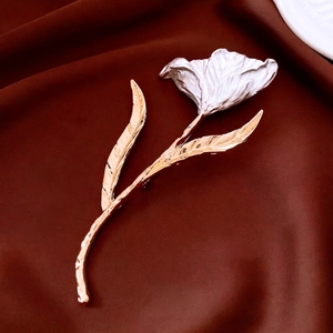 Broche Tulipe En Alliage Texture Plissée Bicolore Corsage Floral Élégant Bijoux Mode Pour Femmes