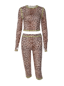 Ensemble haut court léopard à manches longues et leggings avec coutures néon