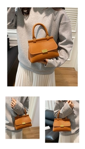 Détails du sac à main en cuir grainé caramel avec fermoir en métal doré élégant