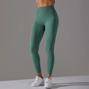 Détail du legging de yoga taille haute vert foncé avec effet galbant sans couture