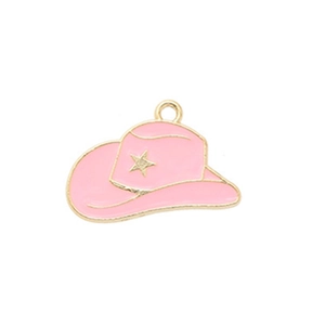 Ciondolo cappello da cowboy in smalto rosa con stella dorata su sfondo bianco