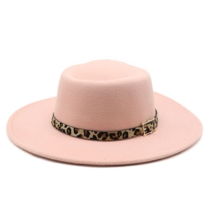 Chapeau Fedora rose en laine à bord large avec ruban léopard et boucle dorée