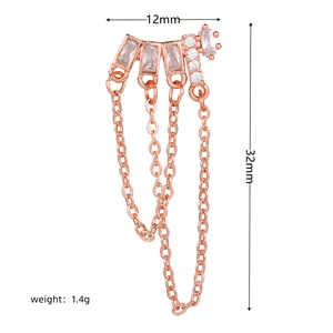 Ear cuff de oro rosa con circonitas y cadenas colgantes, dimensiones 12 mm por 32 mm