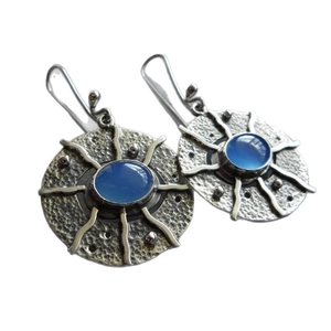 Retro geometric sunburst drop earrings with blue kyanite stones and hammered silver finish