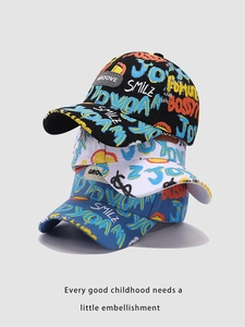 Lot de trois casquettes enfant noire, blanche et bleue avec graffitis colorés de rue