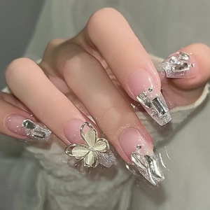 Rosa Glitzer-Nägel zum Aufkleben mit 3D-Katzenaugen-Schmetterling und Edelsteinen