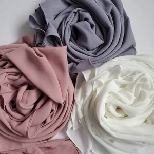 Einfarbige 75D Perlschiffon-Schals in Grau Rosa und Weiß als dekorative Blütenform