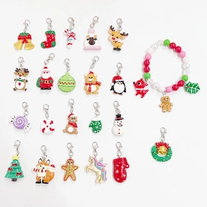 Dijes De Navidad Colgantes Aleación Resina Dibujos Animados Papá Noel Reno Muñeco De Nieve Con Cierre De Langosta Para Joyería DIY