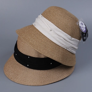 Eleganter Strohhut für Damen mit UPF 50+ Sonnenschutz und Strassbesetzten Zierbändern