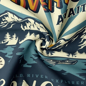 Gros plan de la tenture murale camping avec graphisme aventure vintage et texture douce