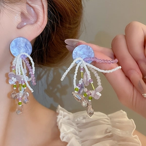 Boucles d'oreilles bohèmes à pompons en perles violettes et clous en acrylique