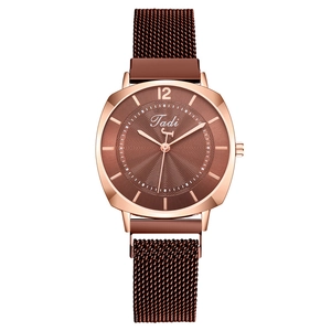 Montre Femme Quartz Mode Cadran Rayons Soleil Métal Mailles Milanaises Bracelet Magnétique Analogique Moderne Casual