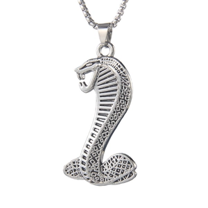 Pendentif serpent cobra en acier inoxydable argenté hip hop avec textures d'écailles