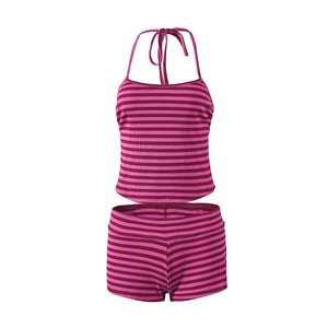 Detail von lila und rosa gestreiftem Halter-Top und Shorts aus Rippstrickstoff