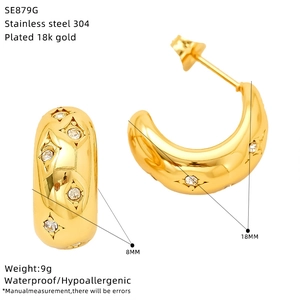 Detailed view of C-shaped 18k gold plated stainless steel earrings with 18mm x 8mm dimensions