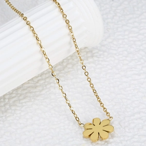 Chic golden sunflower pendant necklace in minimalist stainless steel for women