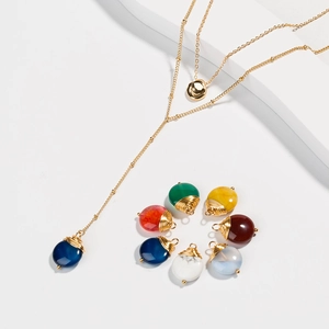 Collier multicouche à pendentif pois doré avec breloques interchangeables en pierres
