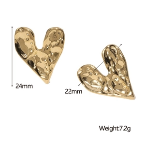 Detailed view of irregular hammered gold heart earrings with 24mm size and 7.2g weight