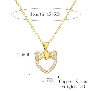 Vue détaillée du collier nœud cœur en cuivre zircon et perle avec dimensions
