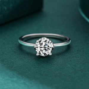 925 sterling silver ring with sparkling round zircon in six-prong setting on green base