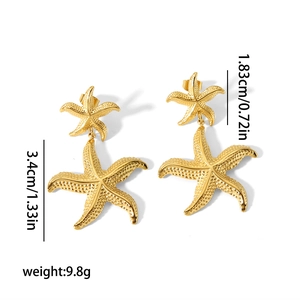 Boucles d'oreilles pendantes étoile de mer dorées en acier titane à texture sablée
