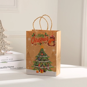 Sacchetto regalo di Natale in carta kraft con orsetto, albero e manici a cordoncino
