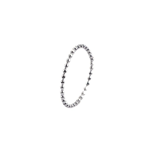 Bague perlée minimaliste en argent faite de sphères polies en acier inoxydable