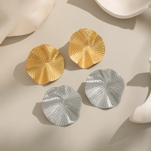 Chic ruffled metal stud earrings in gold and silver finish with textured ripple design