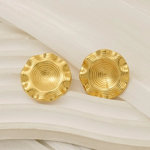 Exaggerated 18k gold plated round earrings with spiral texture and wavy edge design