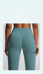 Détail du legging de yoga taille haute avec design push-up sans couture et texture