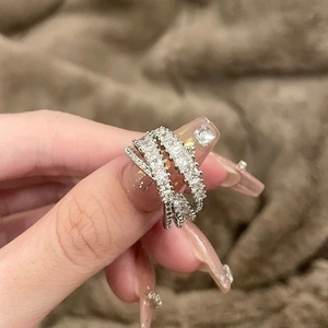 Anello vintage placcato oro smeraldo multistrato con scintillanti zirconi bianchi