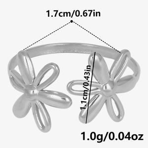 Detailed view of adjustable double flower ring with 1.7cm width and 1.0g weight specs