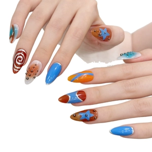 Faux ongles cyber punk à lignes métalliques avec design amande bleu et orange