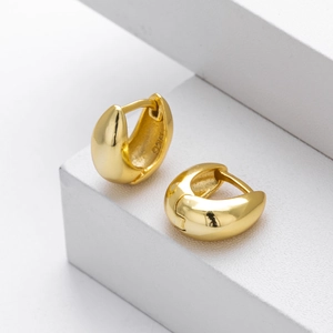 Elegant 925 sterling silver gold-plated smooth hoop earrings on a white stand